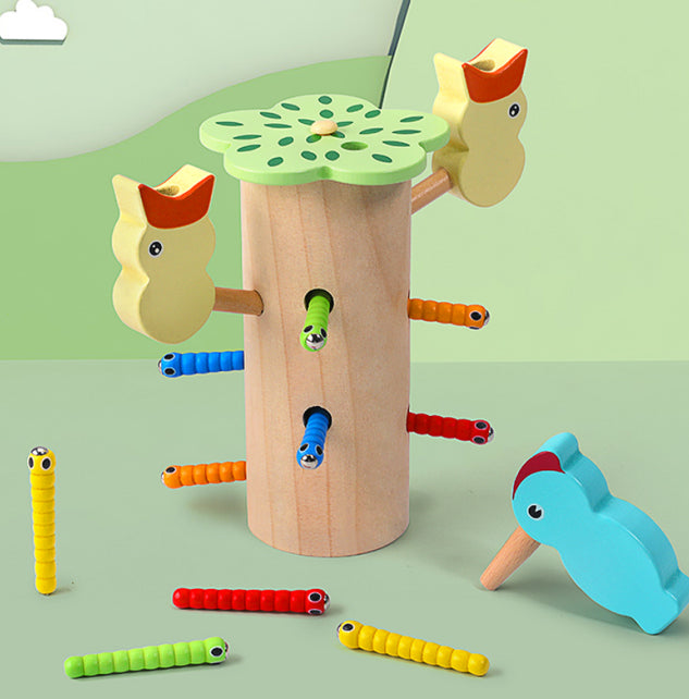 XBN237-14 Woodpecker Catching Insect Game