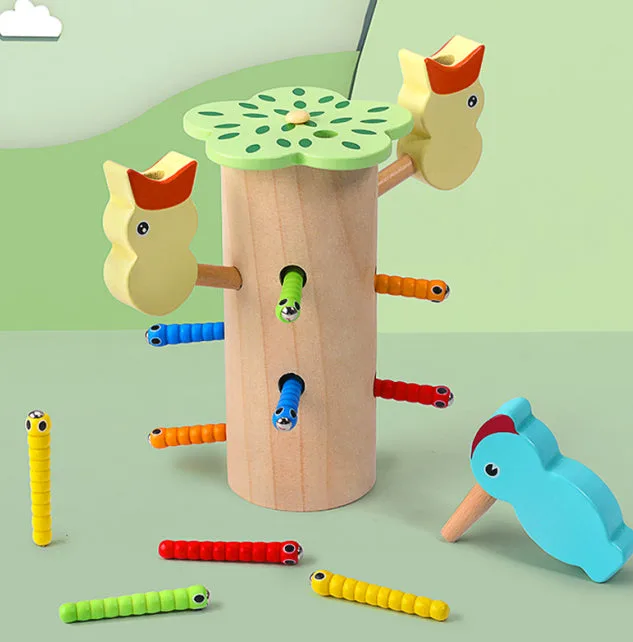 XBN237-14 Woodpecker Catching Insect Game